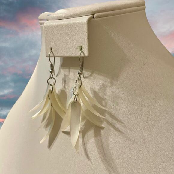 None and/or Unknown Jewelry - Mother of Pearl Dangly Cluster Earrings